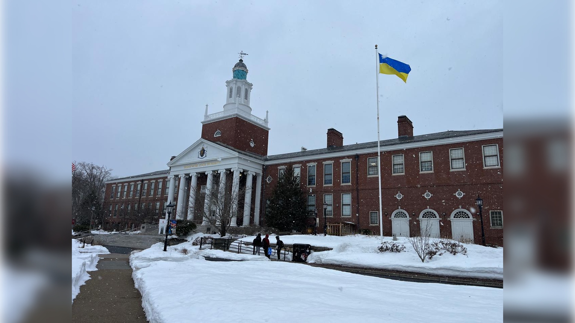 BSU підтримує СумДПУ: український прапор піднято на флагштоку американського університету